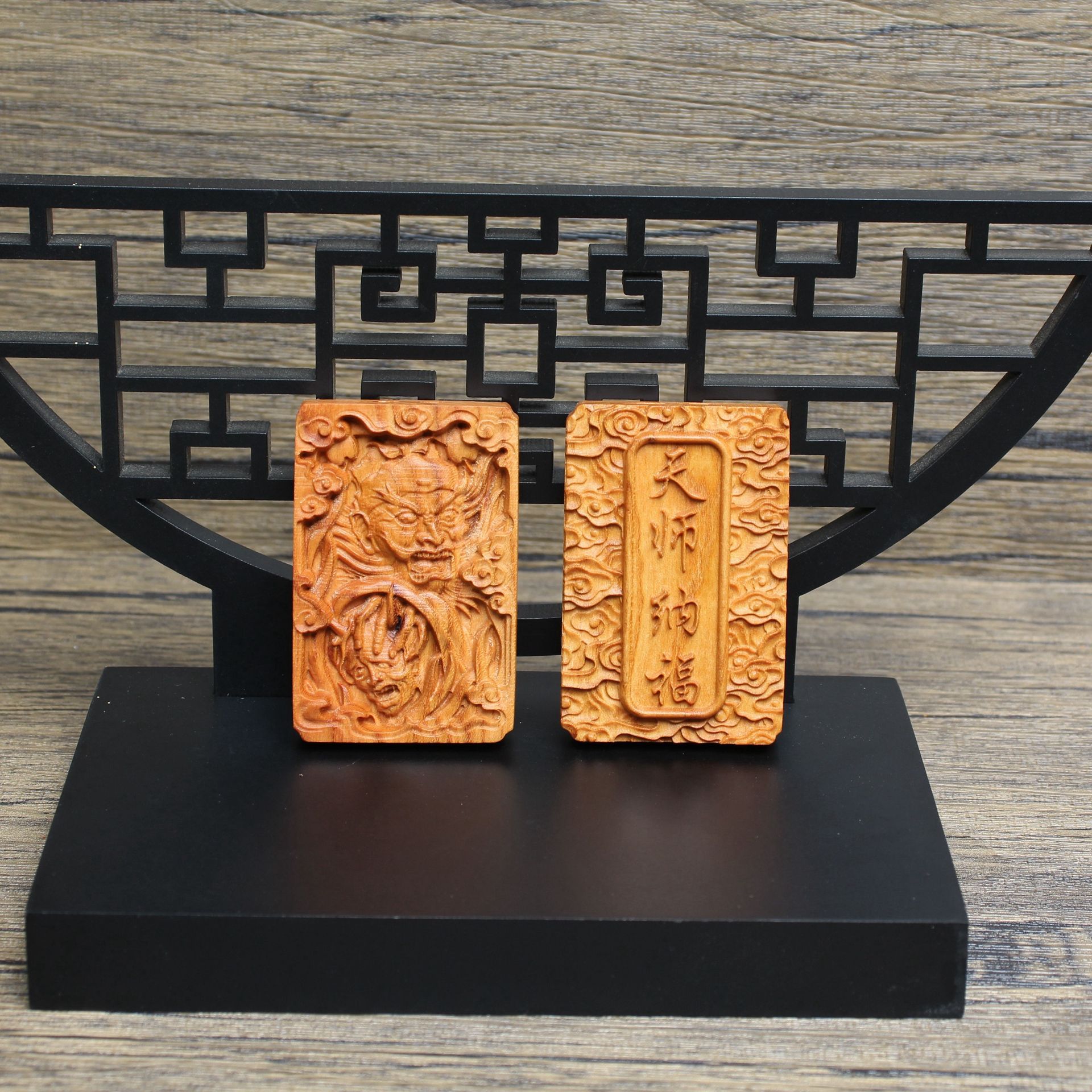 Natural Lightning-Struck Peach Wood Pendant of Zhong Kui for Warding Off Evil and Protection