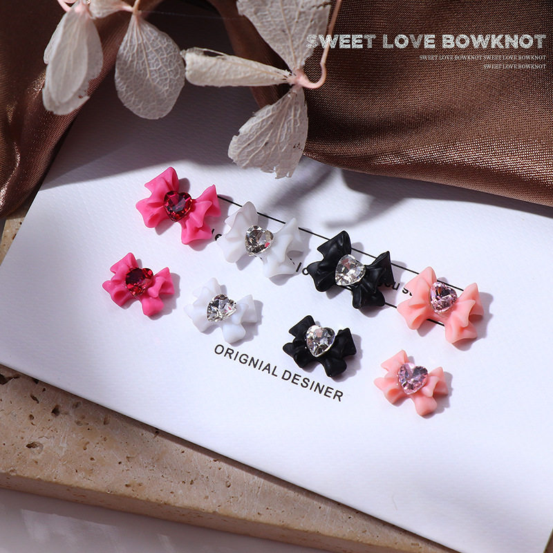 美甲钻饰品批发网红美少女战士树脂爱心蝴蝶结指甲贴 diy美甲配饰