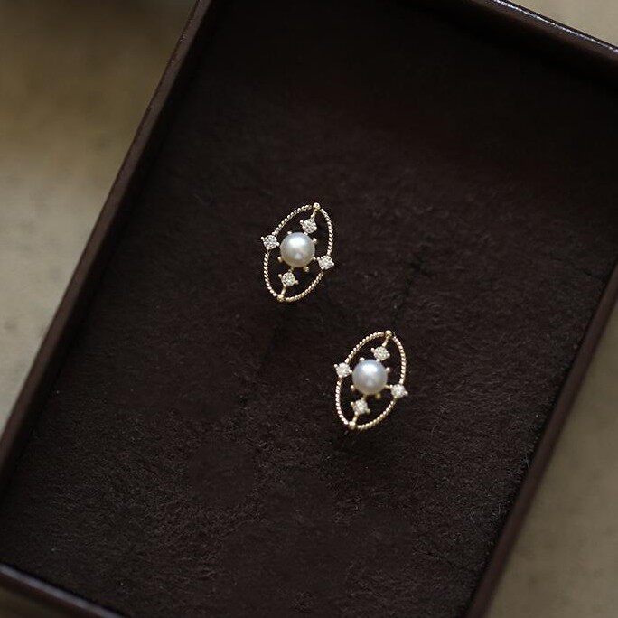 9K gold hollowed-out oval freshwater pearl stud earrings