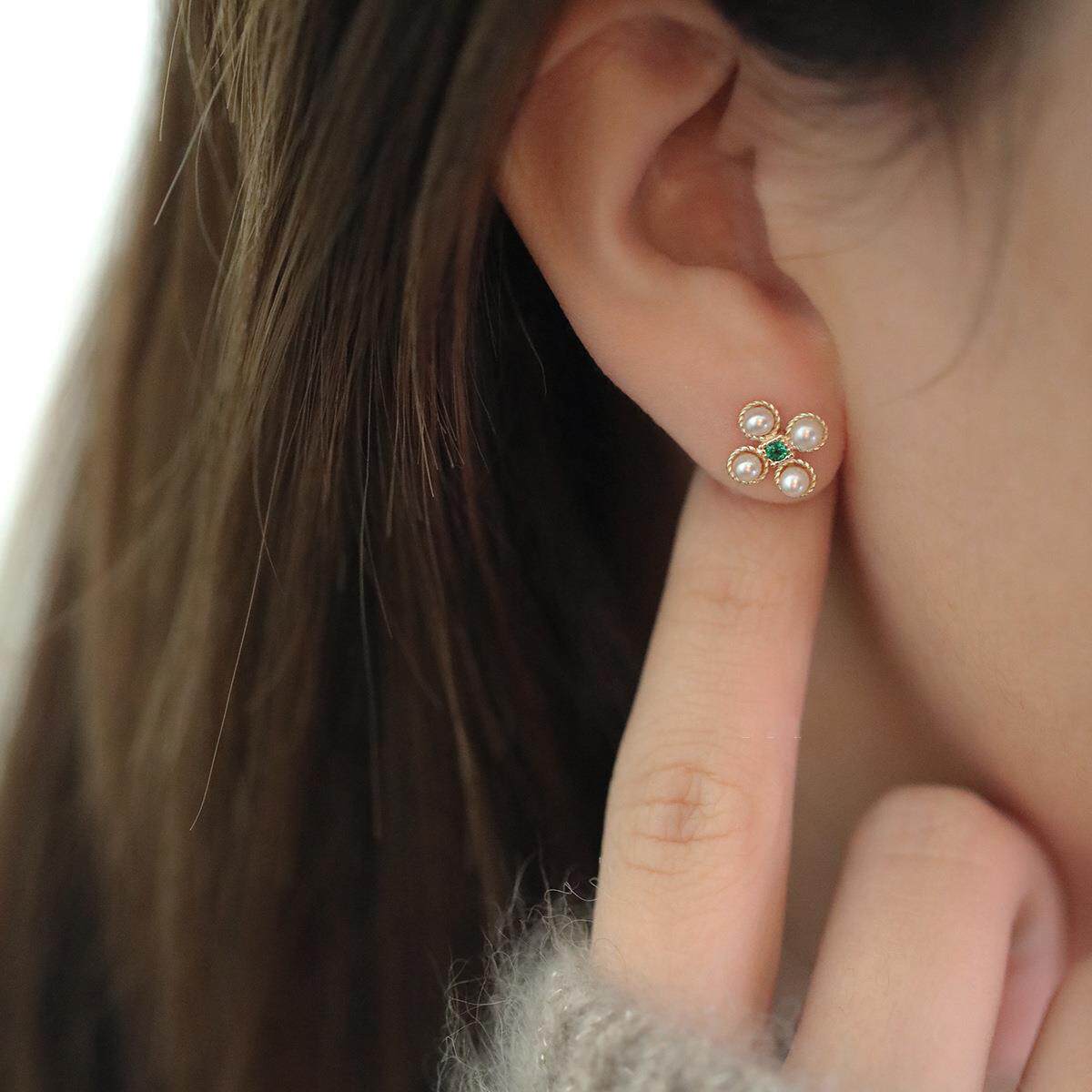 9K gold Four pearl petal stud earrings