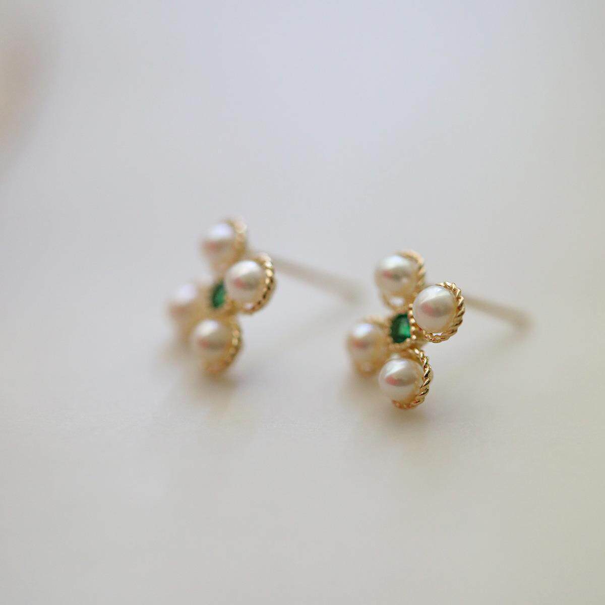 9K gold Four pearl petal stud earrings