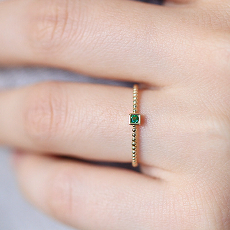 9K gold classic emerald square diamond ring