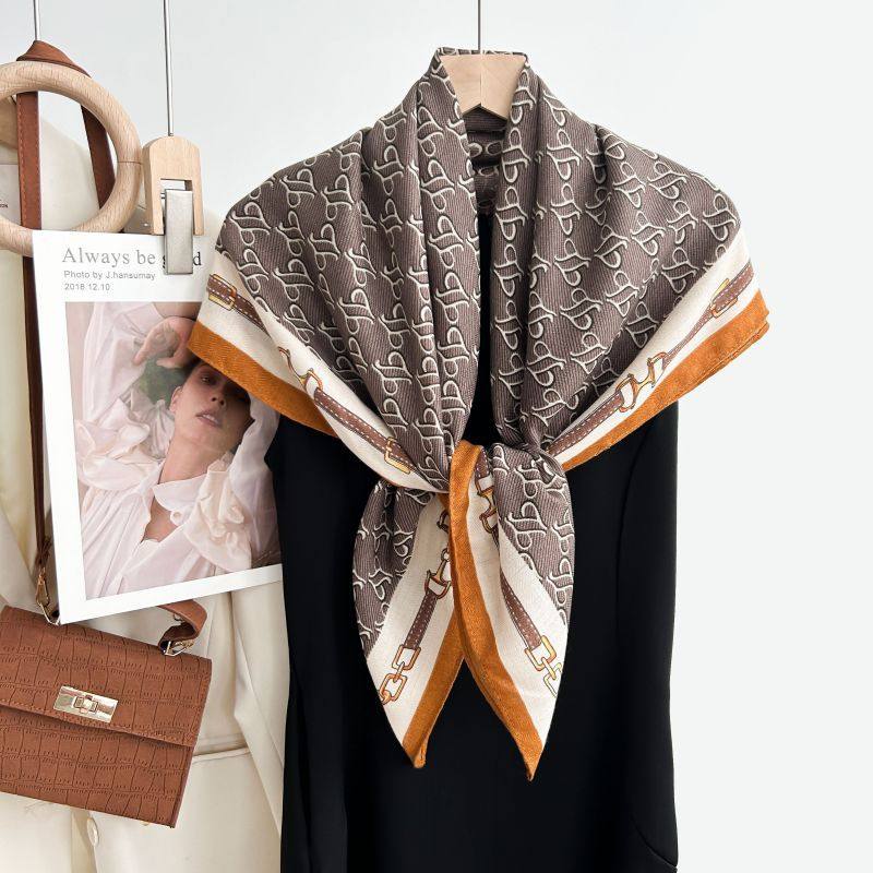 秋冬仿羊绒质感人字纹90大方巾保暖装饰网红披肩链条印花时尚围巾