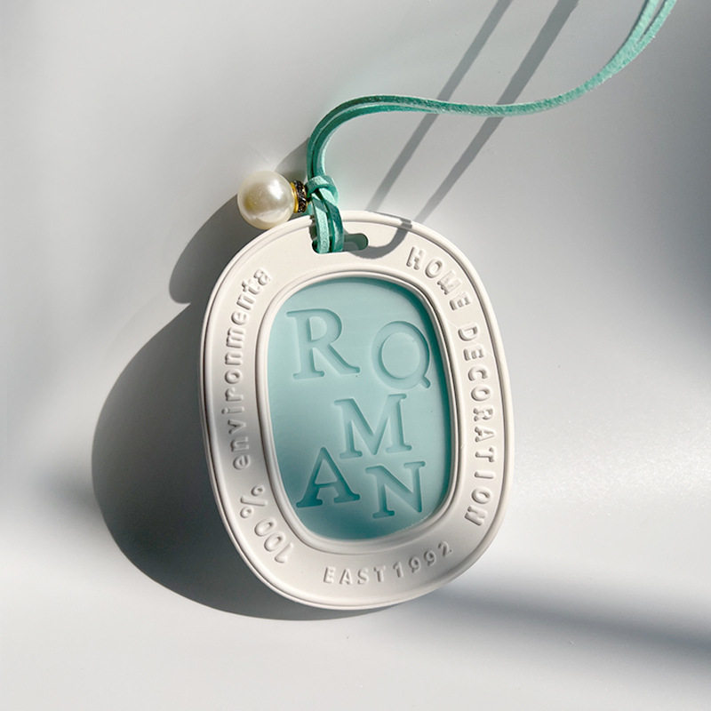 衣柜香薰蜡片汽车香水挂饰石膏香薰片固体香膏持久留香清新空气