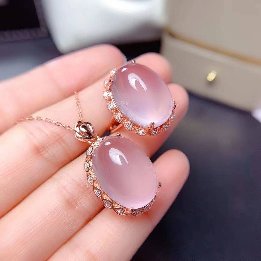 Rose Quartz 芙蓉 Rose Quartz Pendant