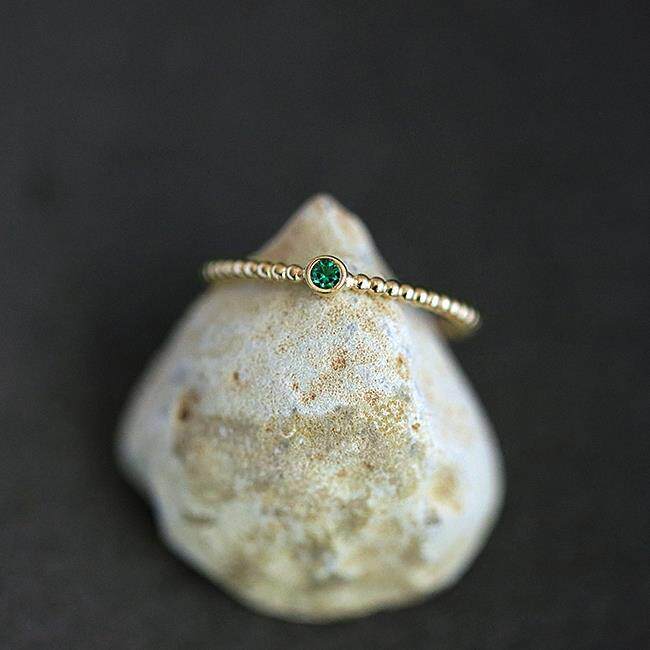 9K gold green diamond ring
