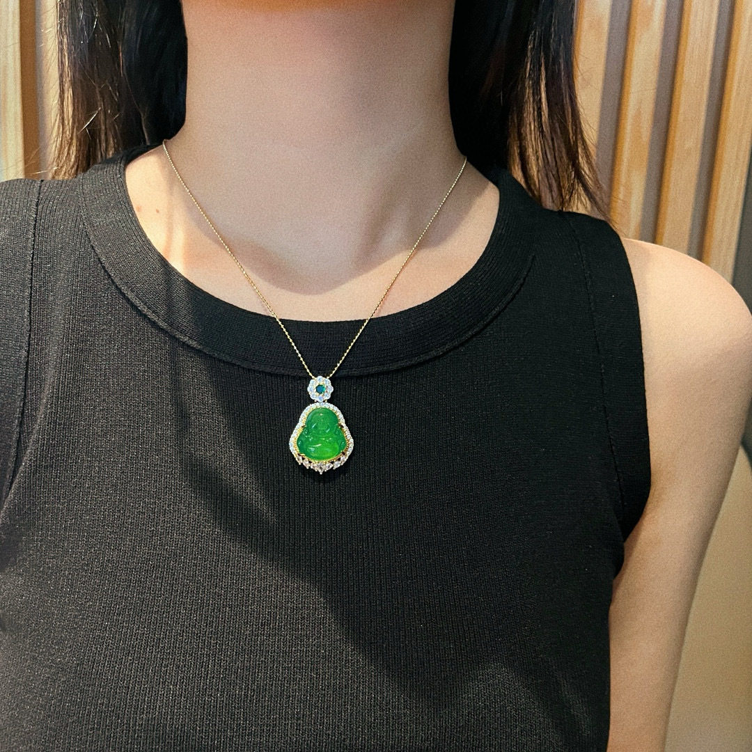 Ice-Grade Agate Necklace