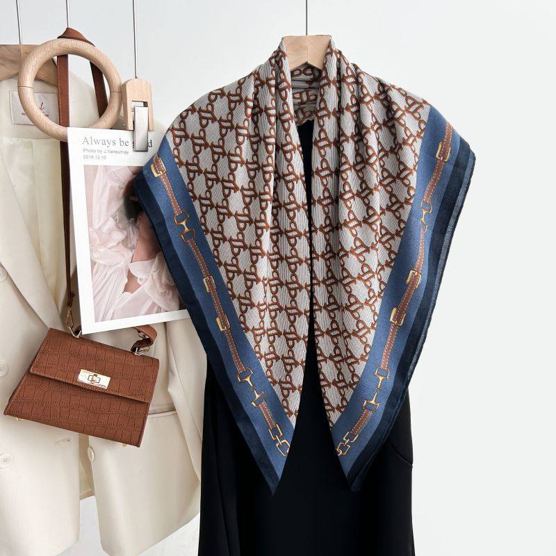 秋冬仿羊绒质感人字纹90大方巾保暖装饰网红披肩链条印花时尚围巾