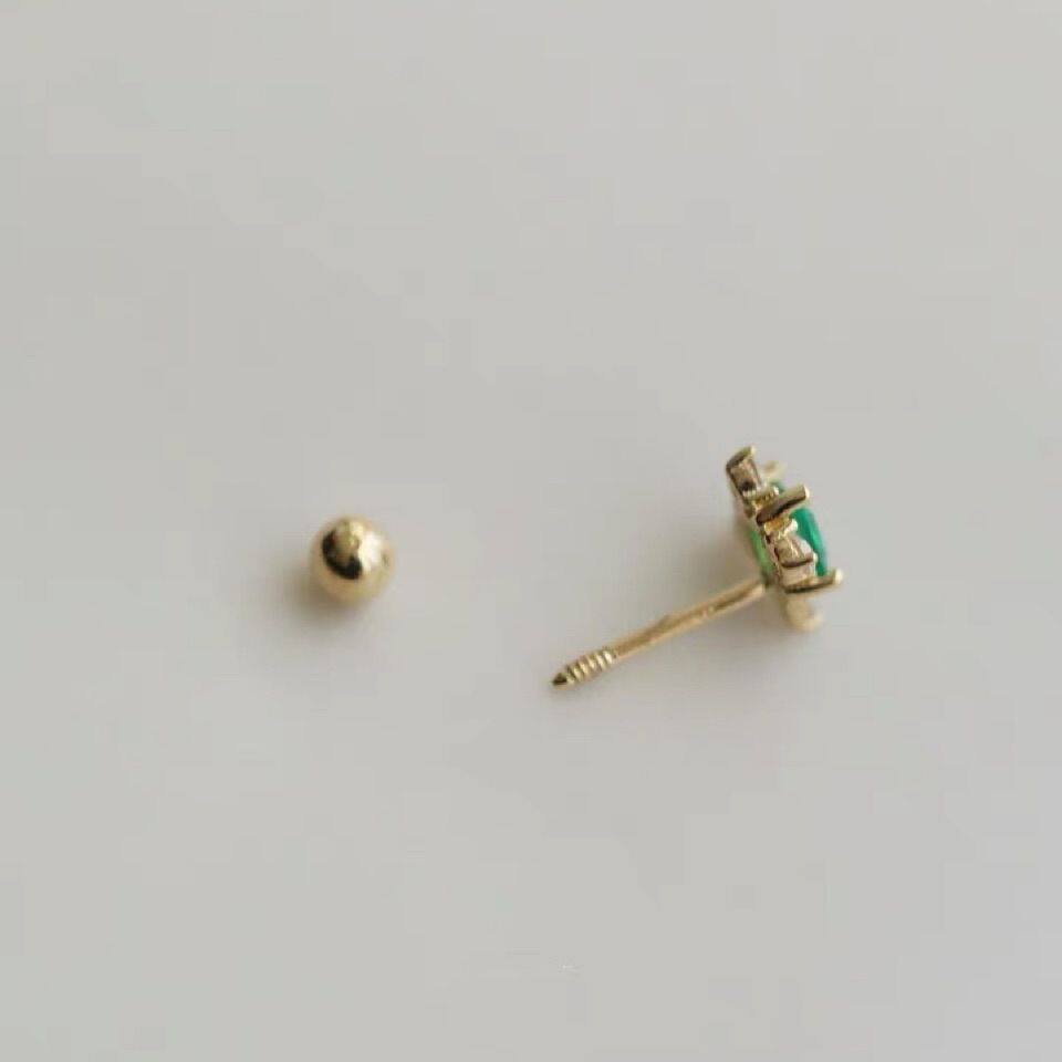 9K gold, beautiful emerald, four-diamond small flower screw ear studs