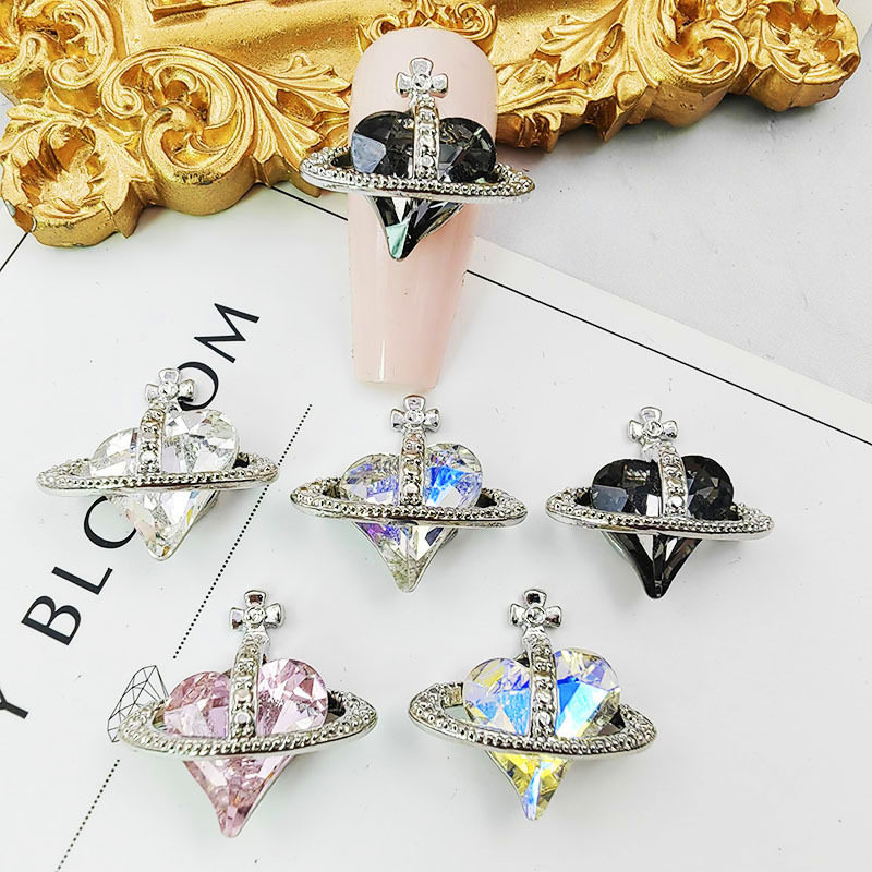 网红西太后歪心美甲饰品批发日系轻奢爆闪K9爱心尖底钻星球美甲钻