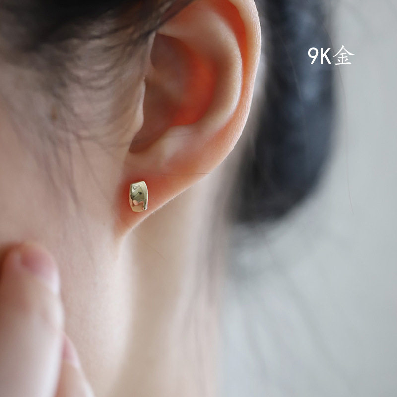 9K gold twisted rectangular stud earrings