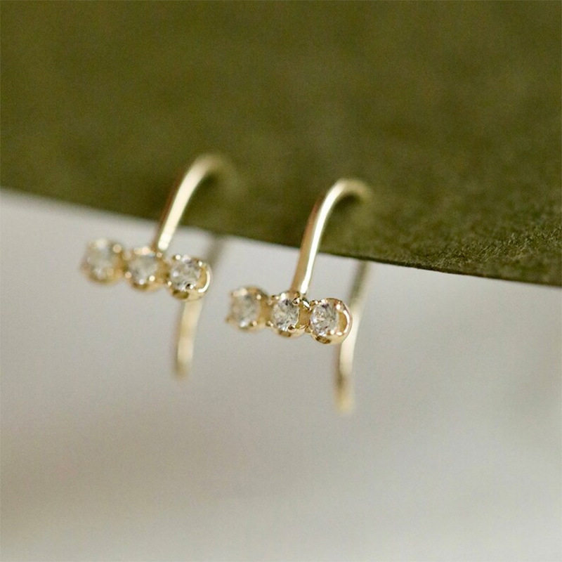9K gold three-diamond horizontal straight-line earrings