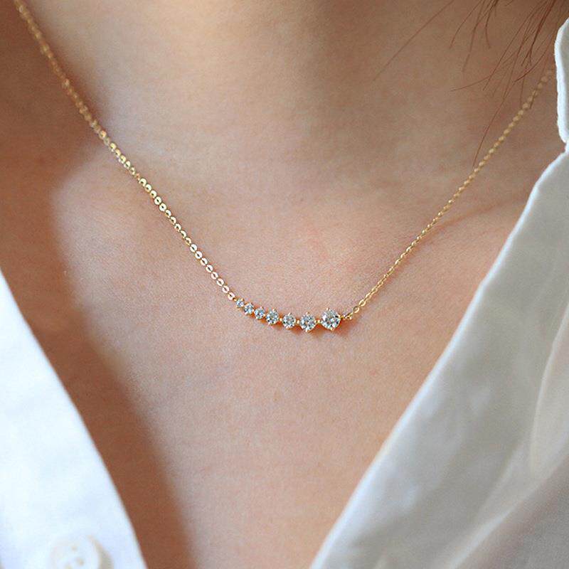 14k gold smiling gradually enlarging diamond necklace