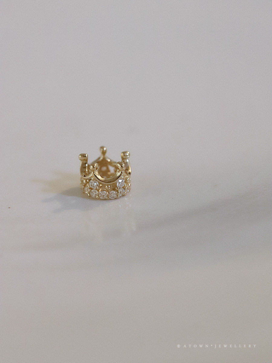 14K gold three-dimensional zircon crown pendant