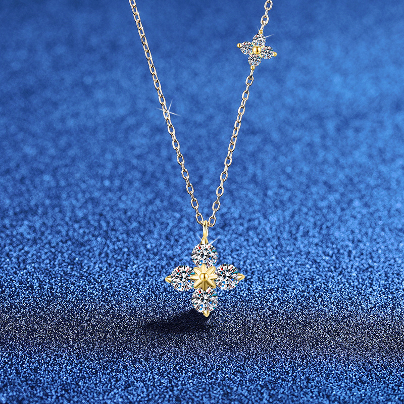 s925纯银项链莫桑钻吊坠 高级感四叶草锁骨链1.2克拉莫桑石项链女