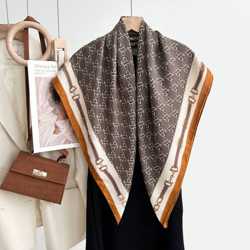 秋冬仿羊绒质感人字纹90大方巾保暖装饰网红披肩链条印花时尚围巾