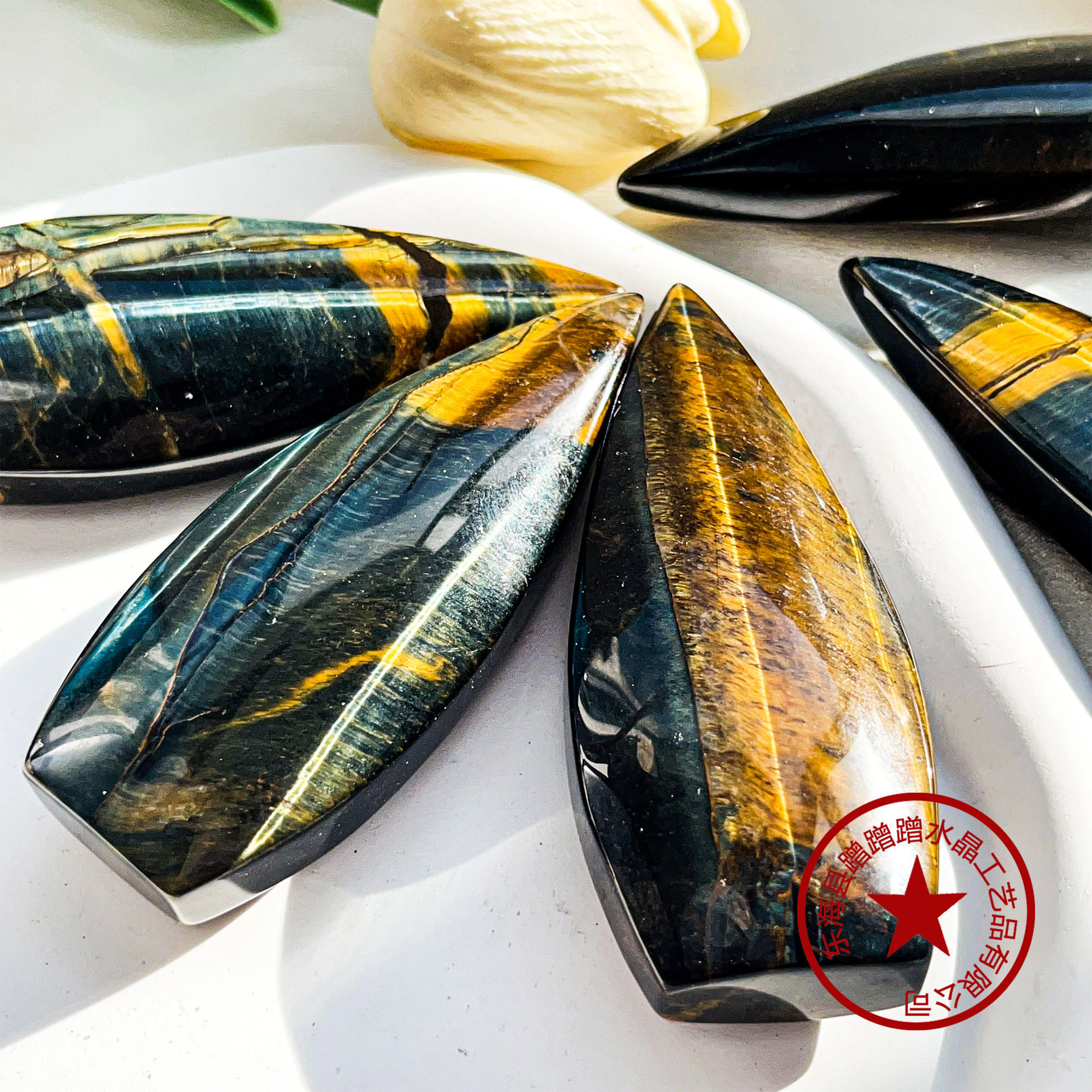 Moonlit Leaf — Natural Labradorite Leaf Pendant