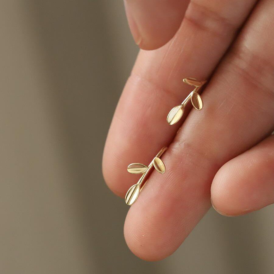 9K gold three-leaf earrings
