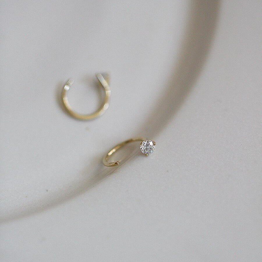 9K gold single drill curved ear Hoops