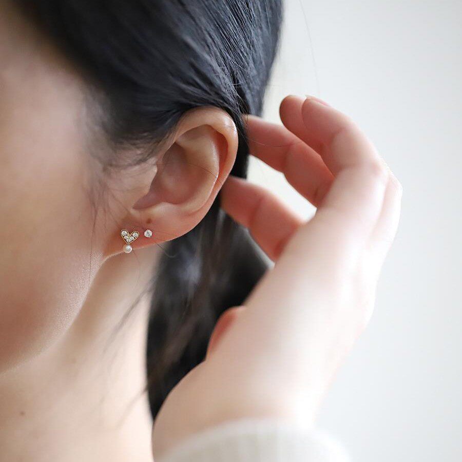 9K gold heart-shaped freshwater pearl stud earrings