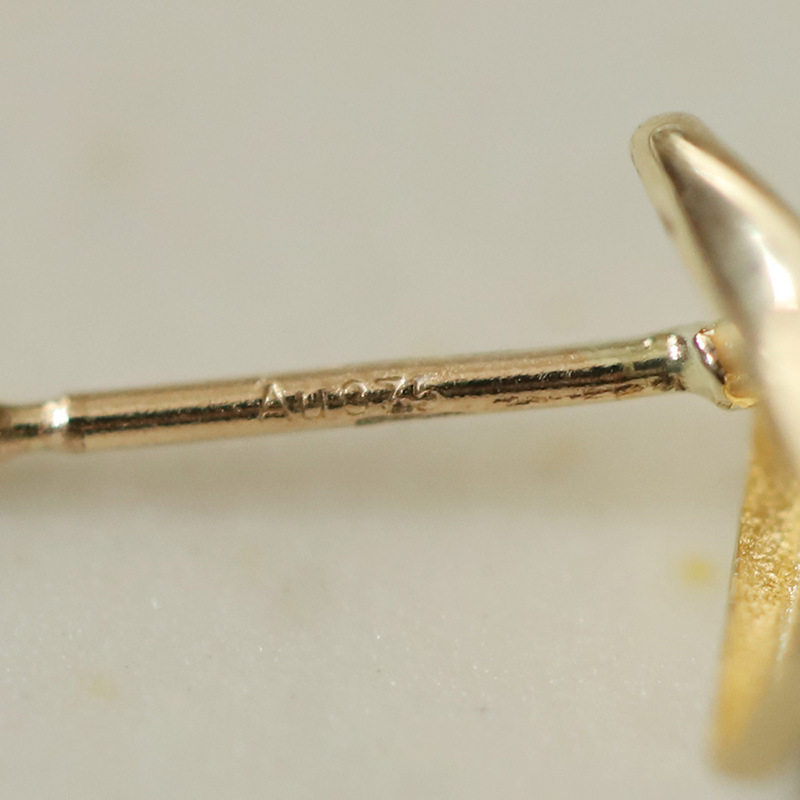 9K gold twisted rectangular stud earrings