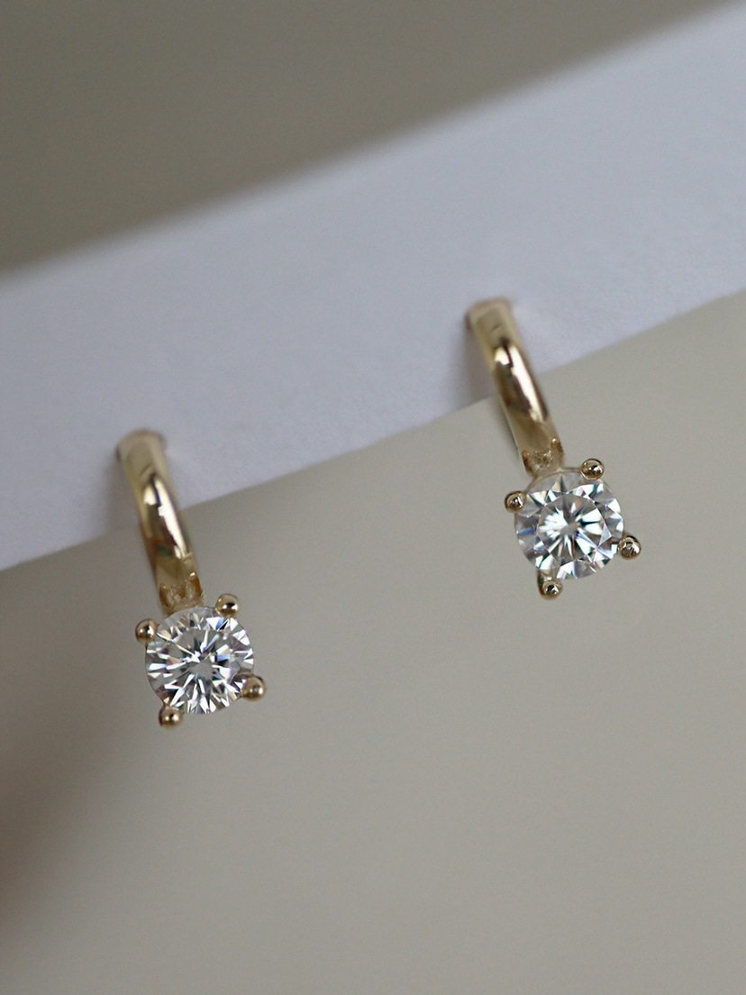 9K gold 4mm classic claw diamond ear hoops