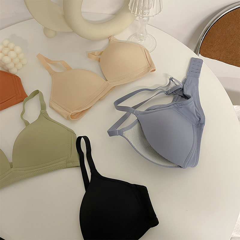 日系简约纯色无痕光面少女小胸内衣无钢圈舒适透气学生文胸运动
