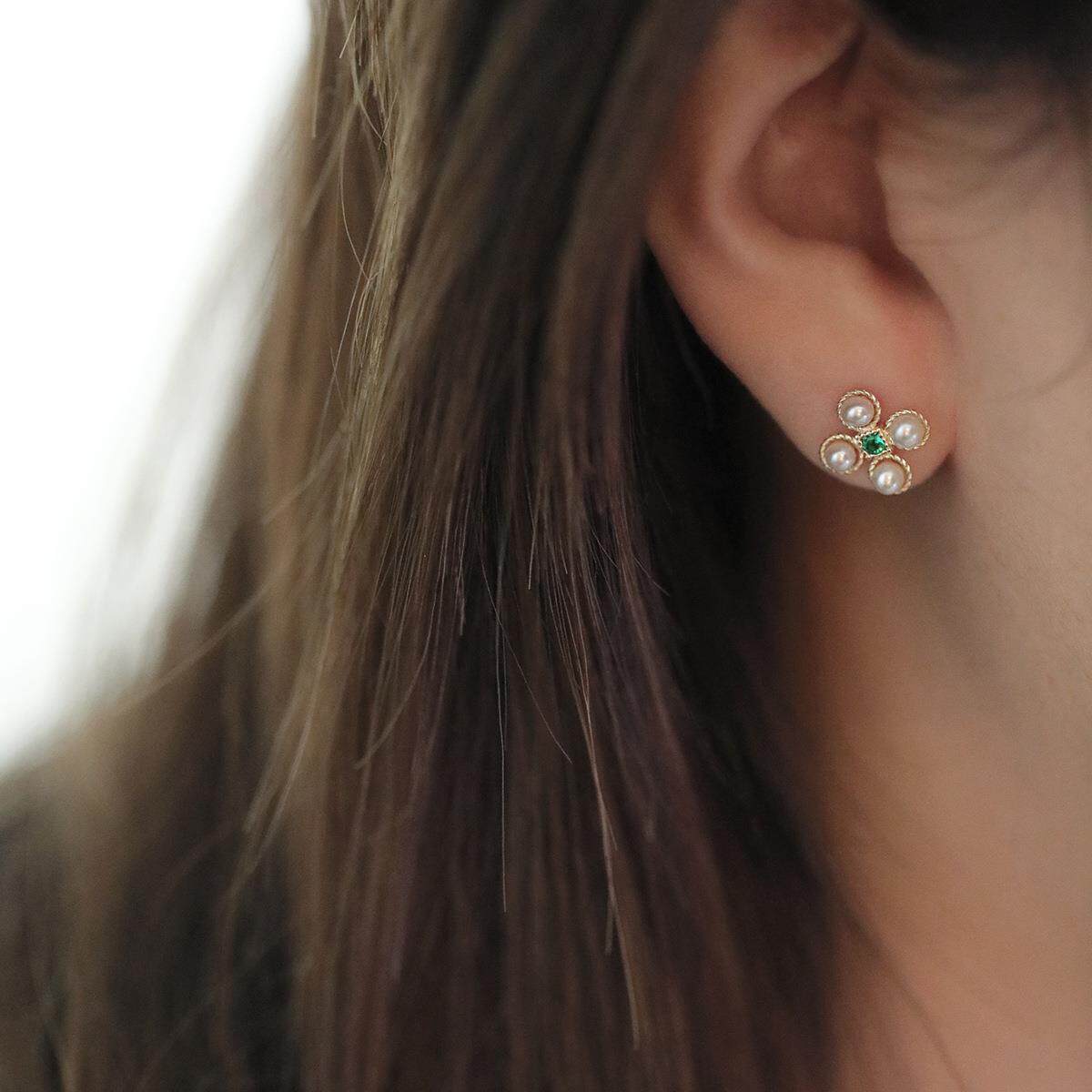 9K gold Four pearl petal stud earrings