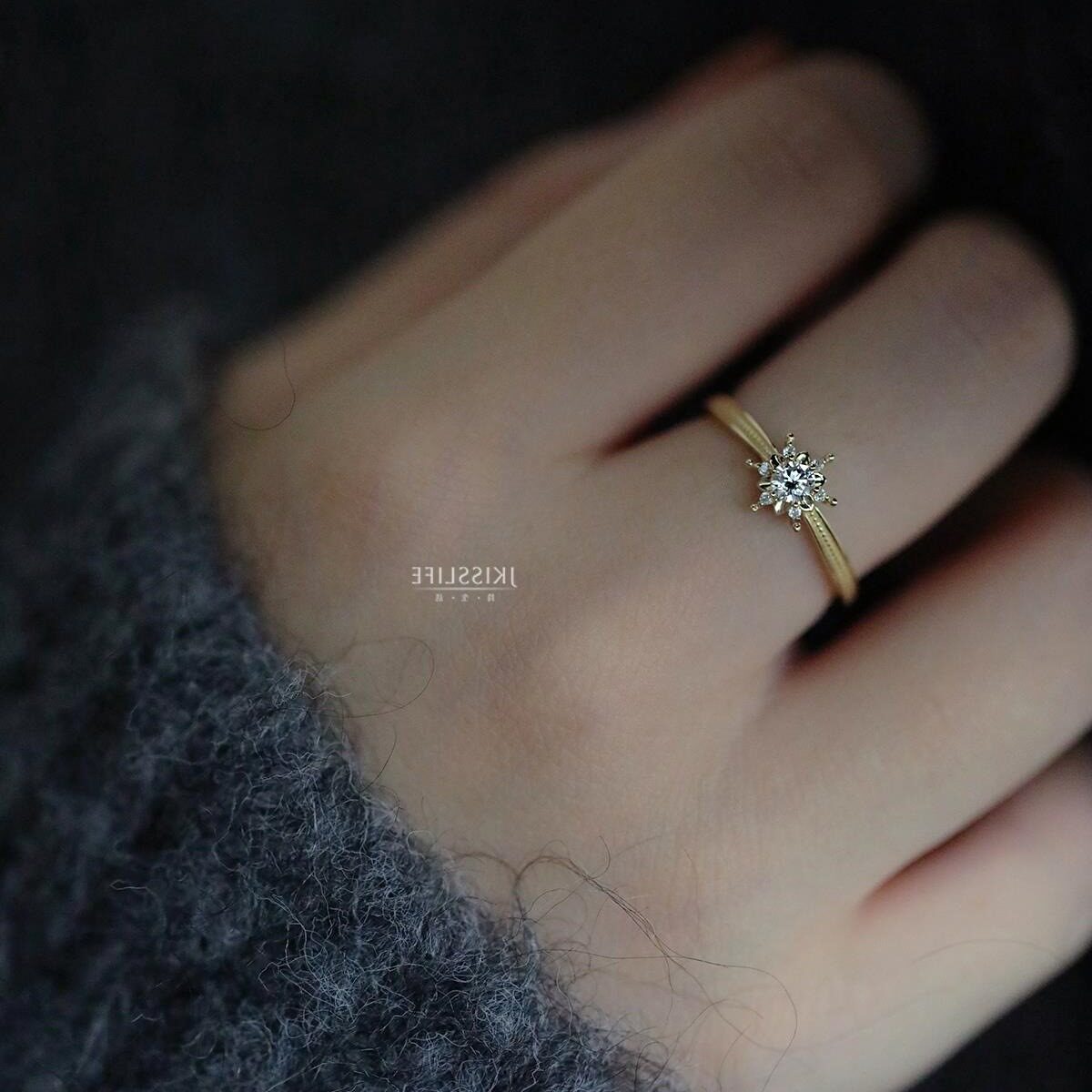 9K gold snowflake starlight ring