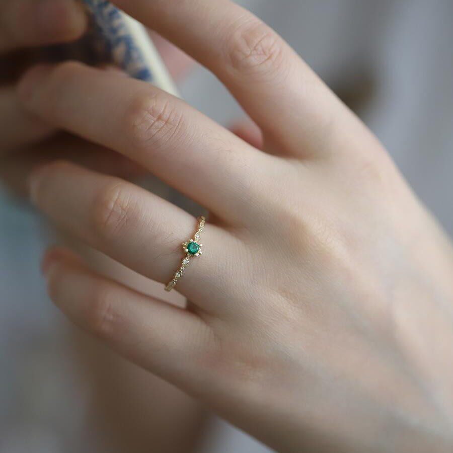 9K gold vintage emerald zircon ring