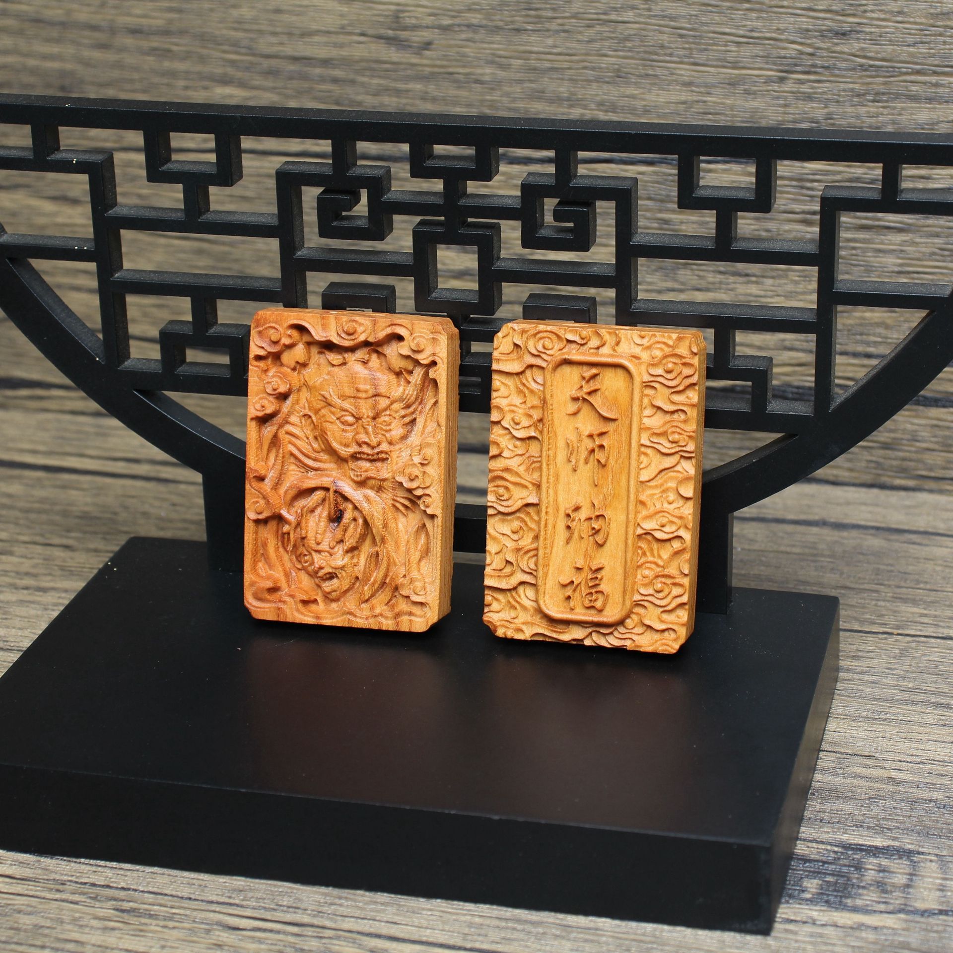 Natural Lightning-Struck Peach Wood Pendant of Zhong Kui for Warding Off Evil and Protection