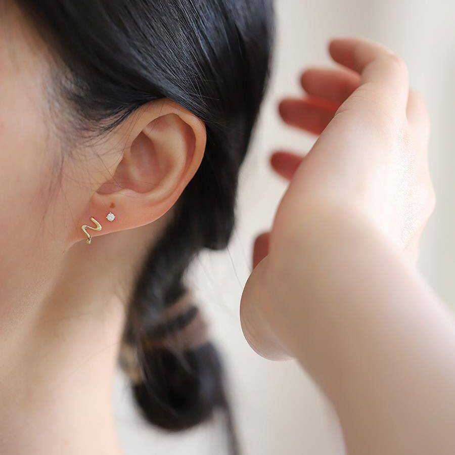 9K gold S-shaped ribbon snake-shaped ear loops