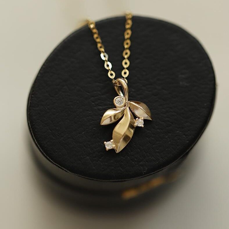 14K gold dewdrop leaf pendant
