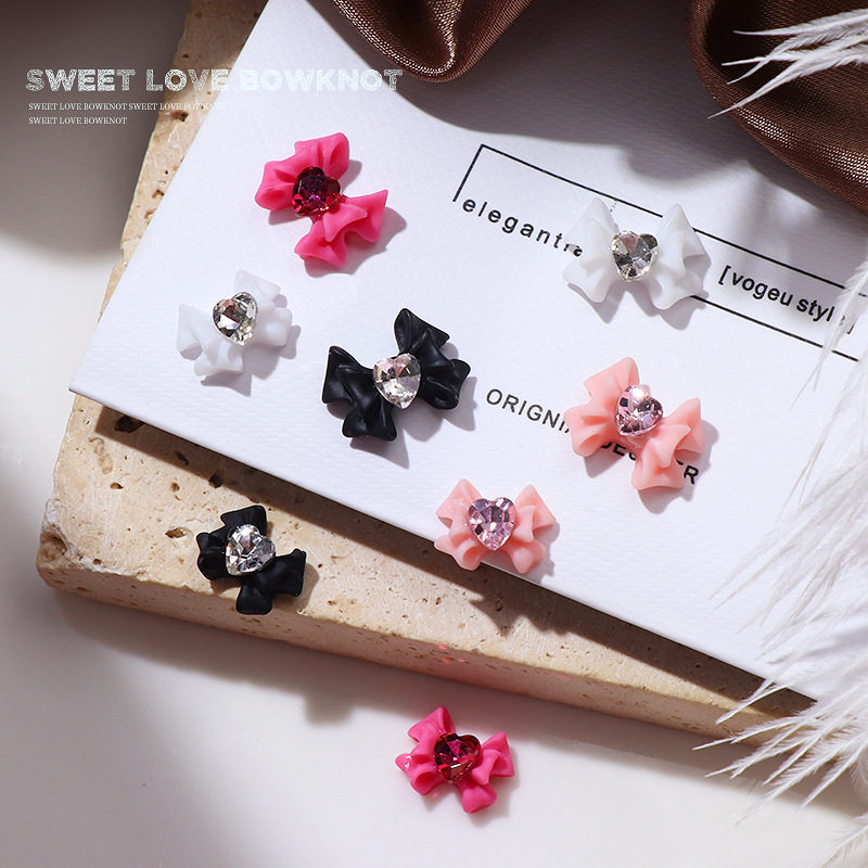 美甲钻饰品批发网红美少女战士树脂爱心蝴蝶结指甲贴 diy美甲配饰