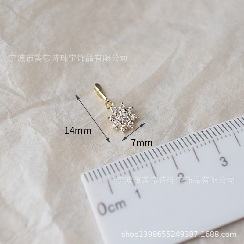 9K gold small sunflower pendant