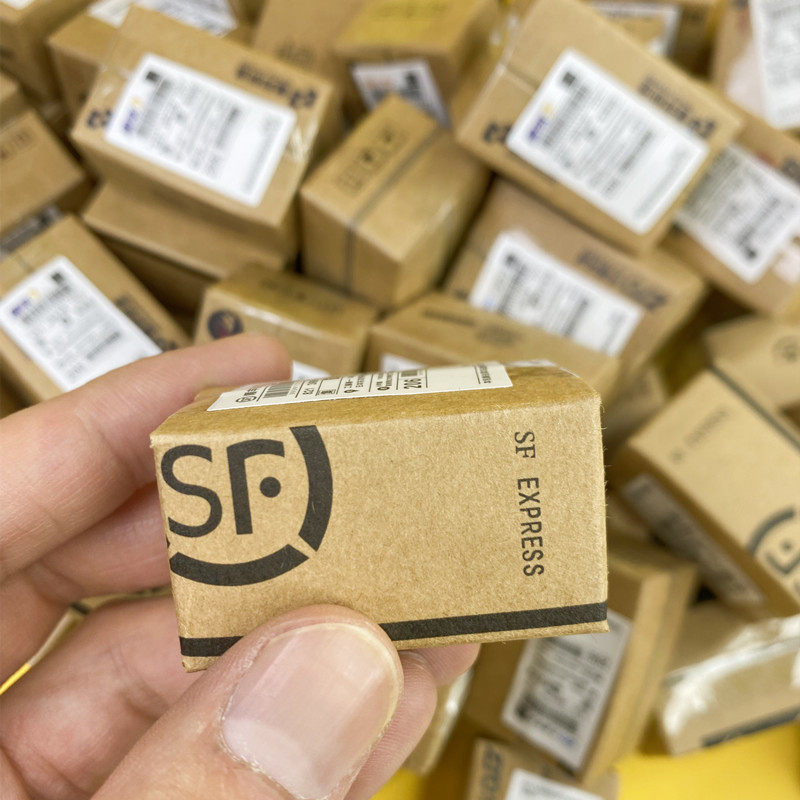 迷你小快递包裹娃娃机礼品新款盲盒玩具微缩快递文具店玩具店货源