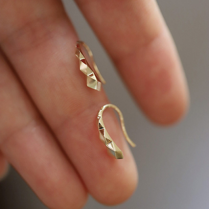 9K gold gradient diamond-shaped faceted earrings
