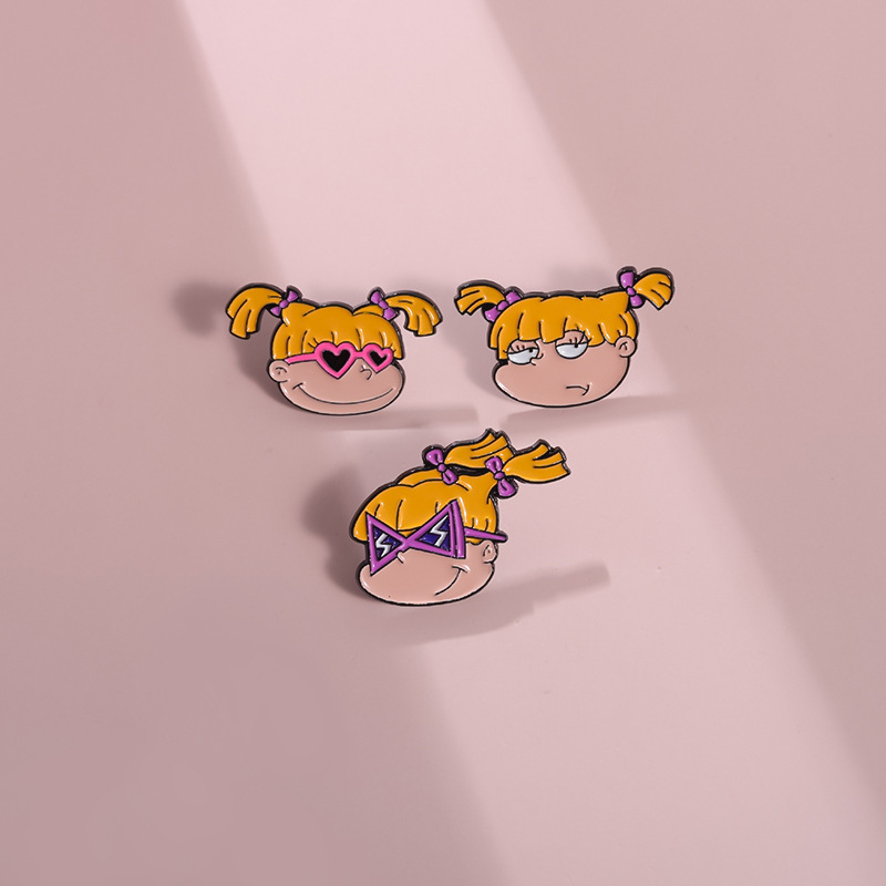 欧美可爱卡通人物动漫周边徽章闪电眼镜胸针有趣女孩合金别针批发