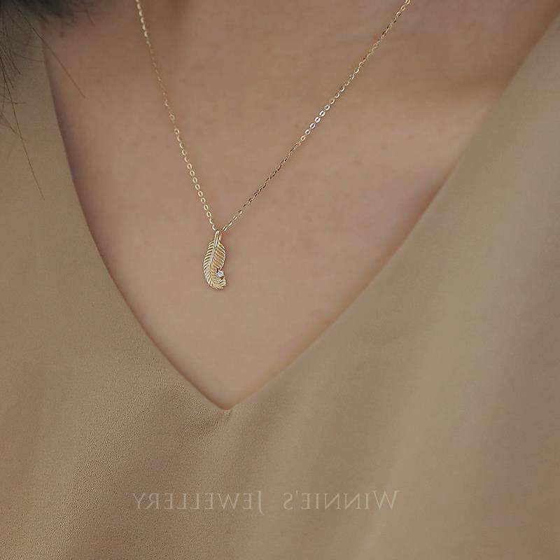 9K gold curly feather pendant