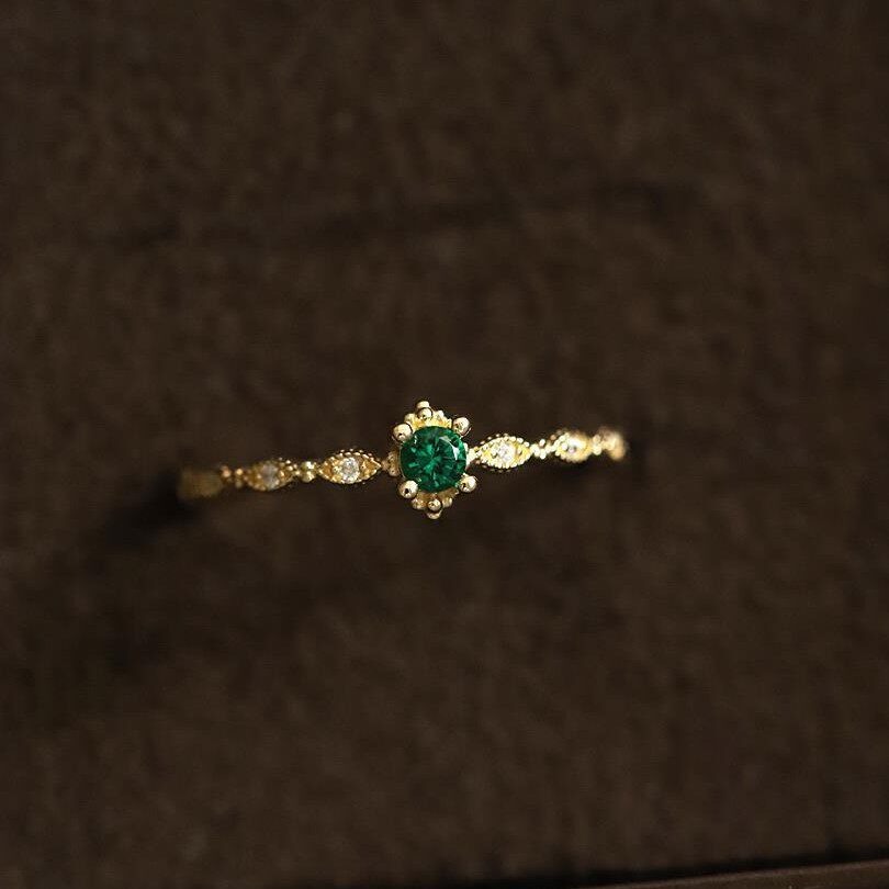 9K gold vintage emerald zircon ring