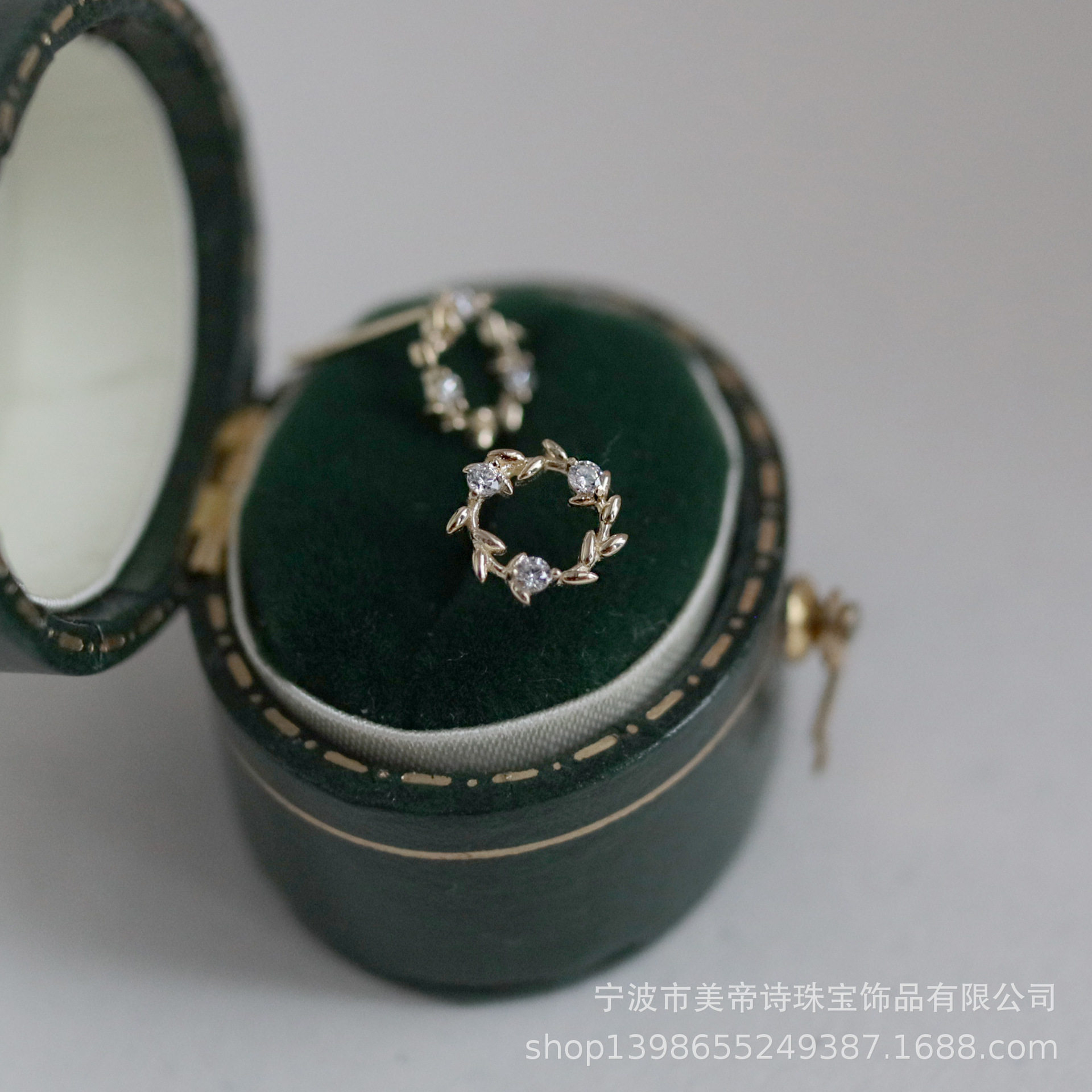 【100469】9K金 叶子花环耳钉