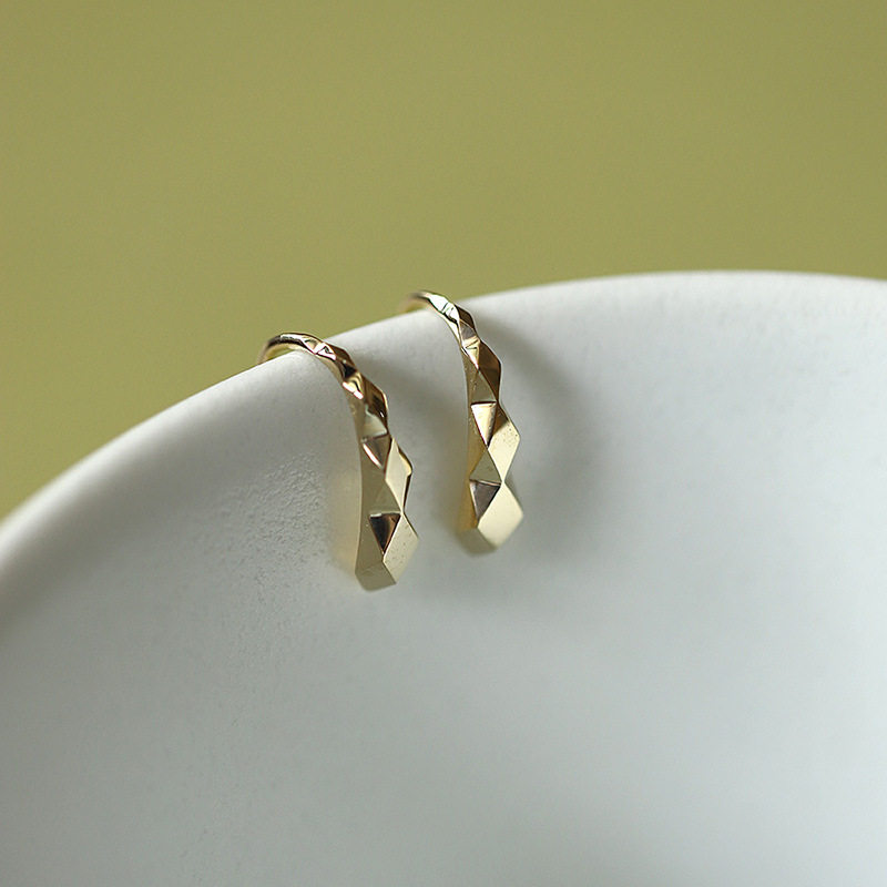9K gold gradient diamond-shaped faceted earrings