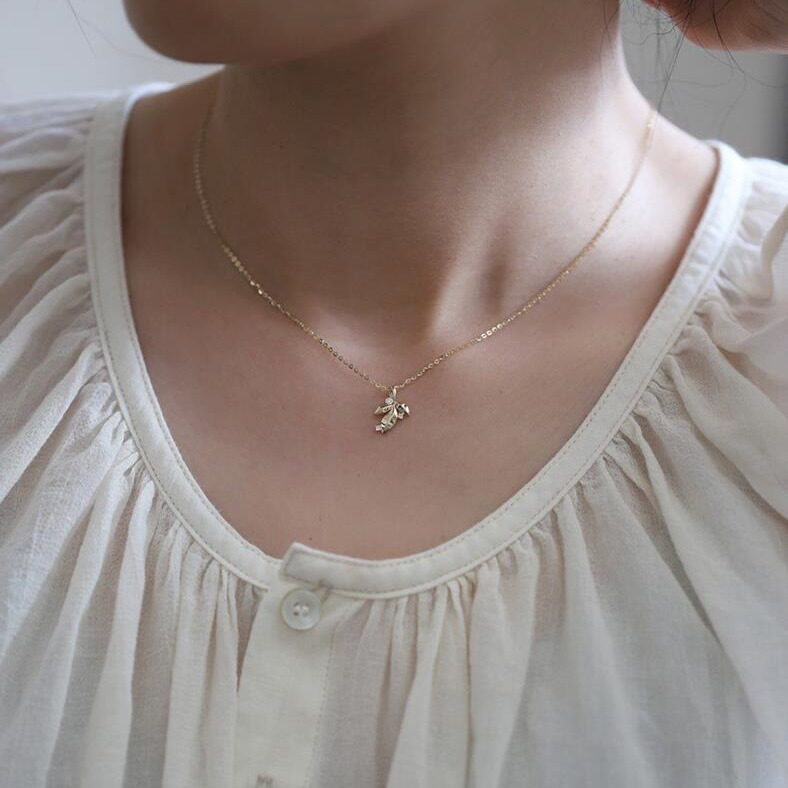 14K gold dewdrop leaf pendant