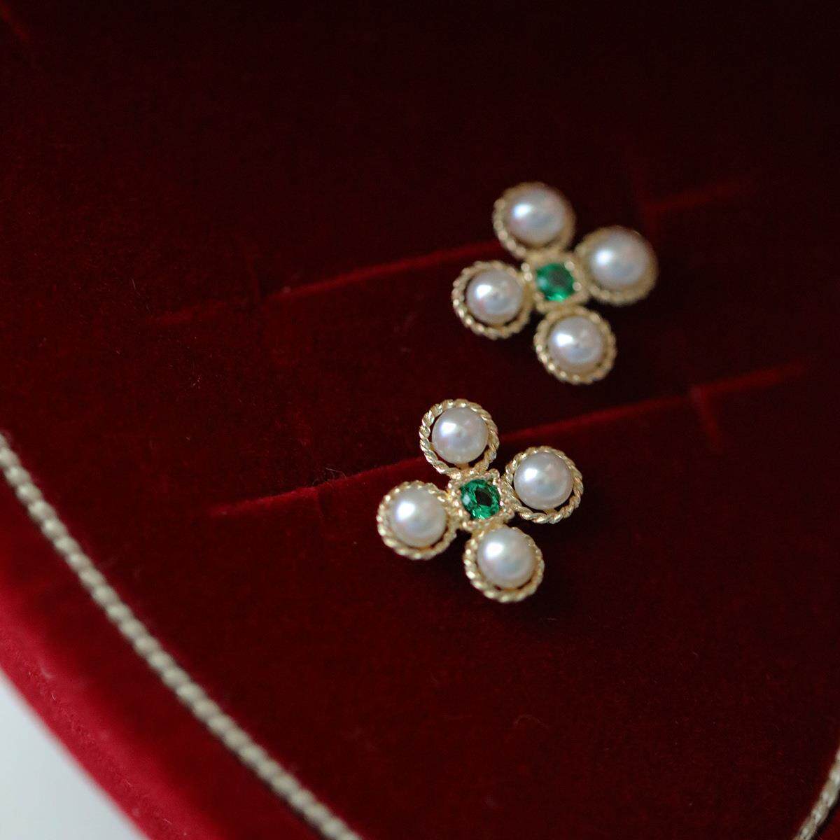 9K gold Four pearl petal stud earrings