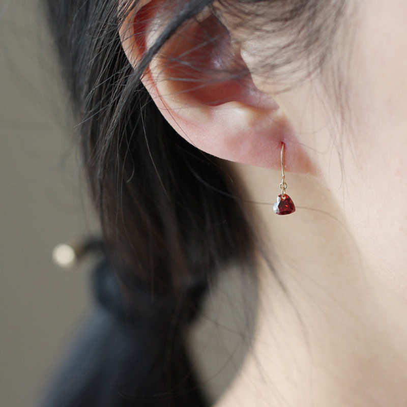 9K gold pomegranate wine red heart-shaped earrings