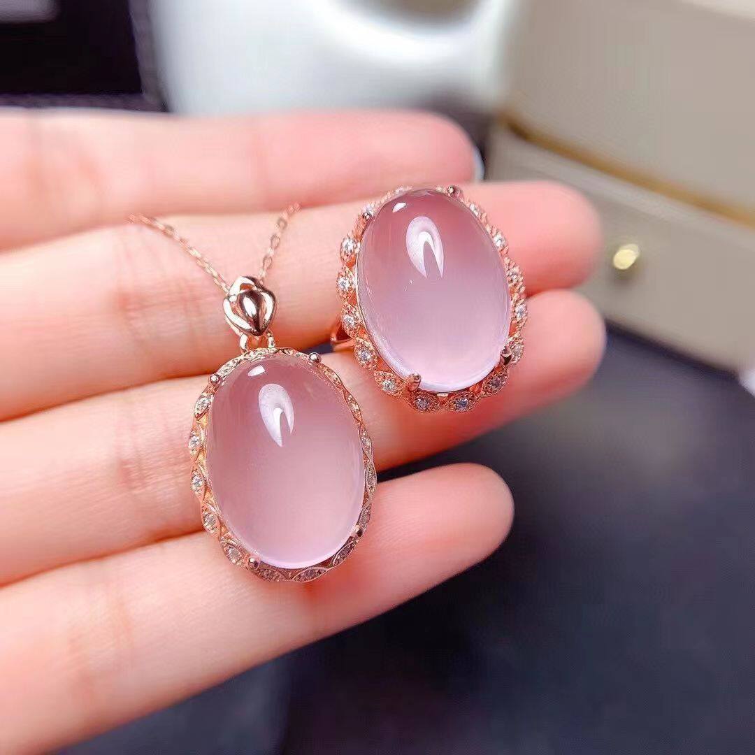 Rose Quartz 芙蓉 Rose Quartz Pendant