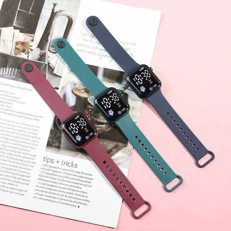 新款现货Y1足球款LED手表简约方形数字户外运动学生时尚电子手表