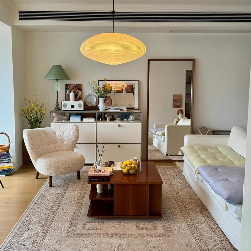 Винтажные стулья в винтажных мягких диванных диванах