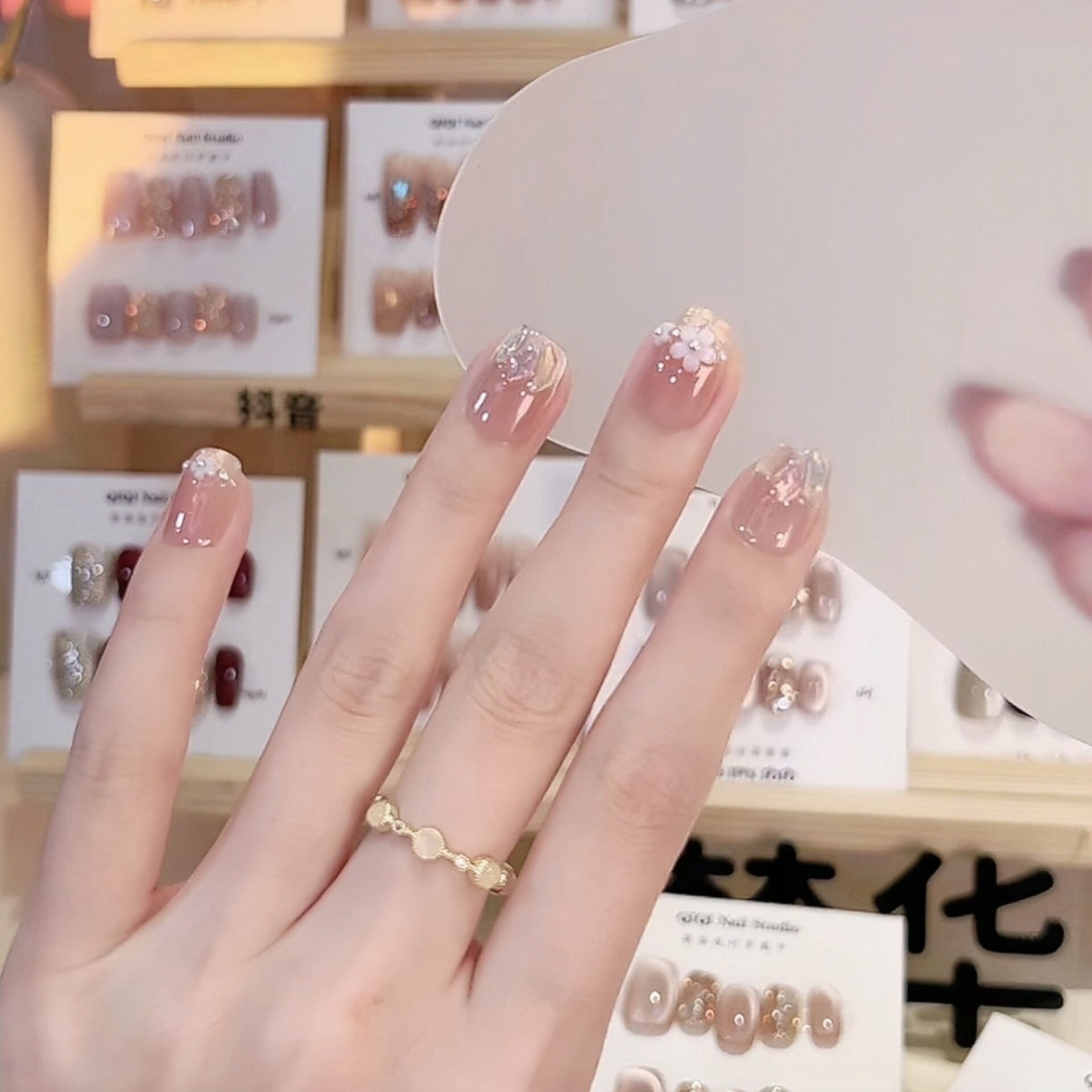 戈戈舞10片装纯手工穿戴甲春季小猫眼卡通多巴胺蝴蝶美甲贴片指甲