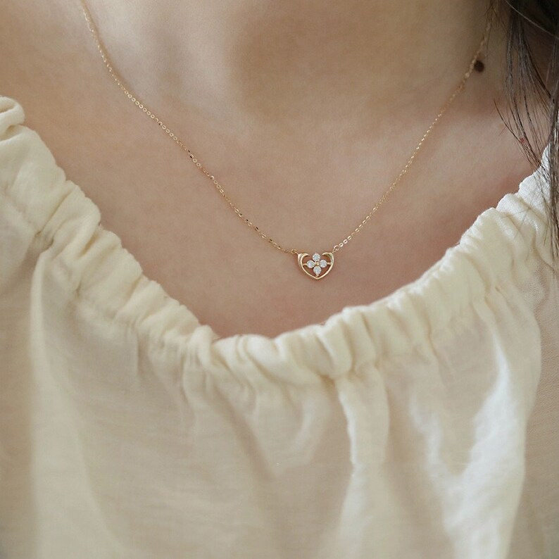 14K gold Vintage hollow heart thin necklace